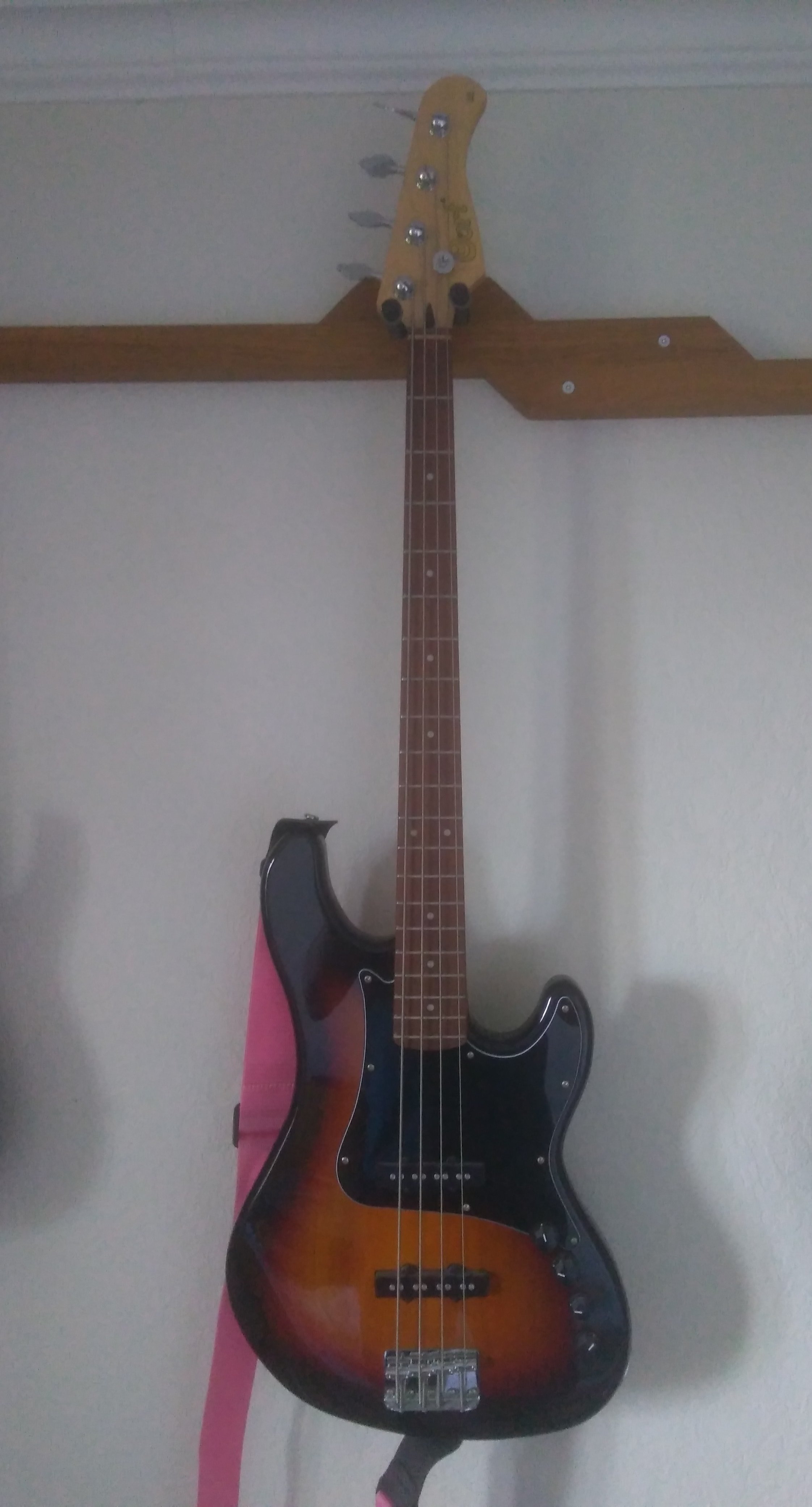 Guitare basse électrique