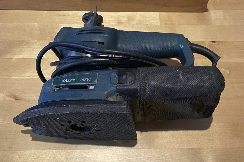 Ponceuse vibrante triangulaire